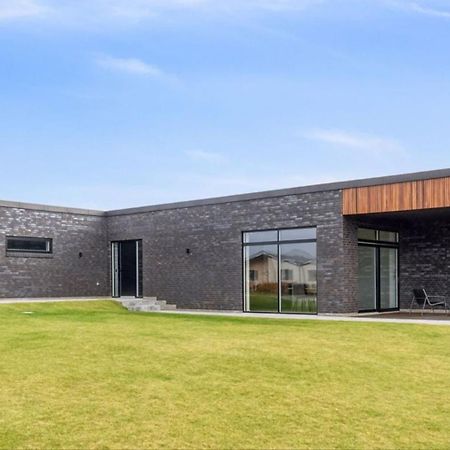 Bright, Quiet, Comfortable Room In A Luxury Home 호르센스 외부 사진