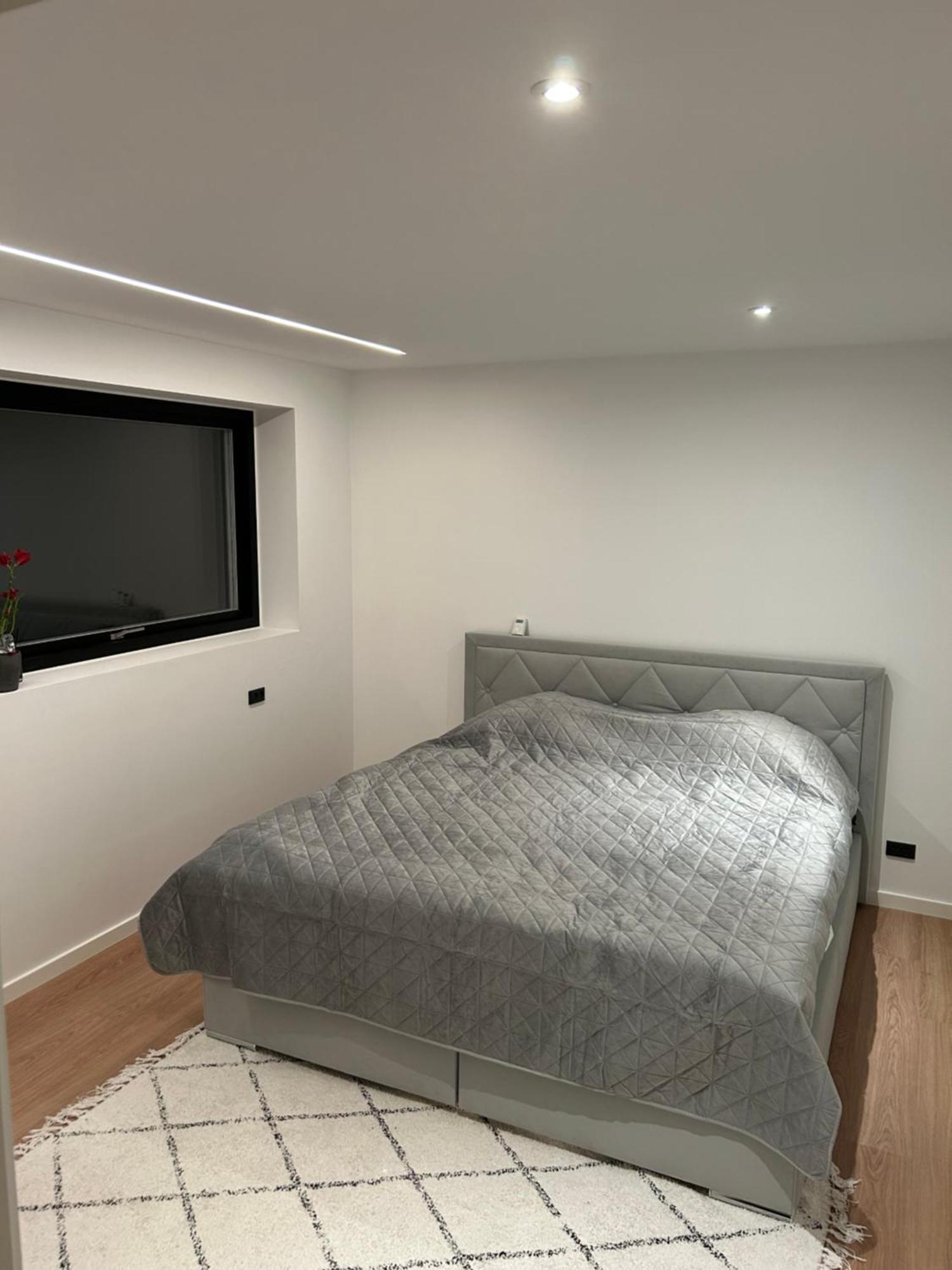 Bright, Quiet, Comfortable Room In A Luxury Home 호르센스 외부 사진