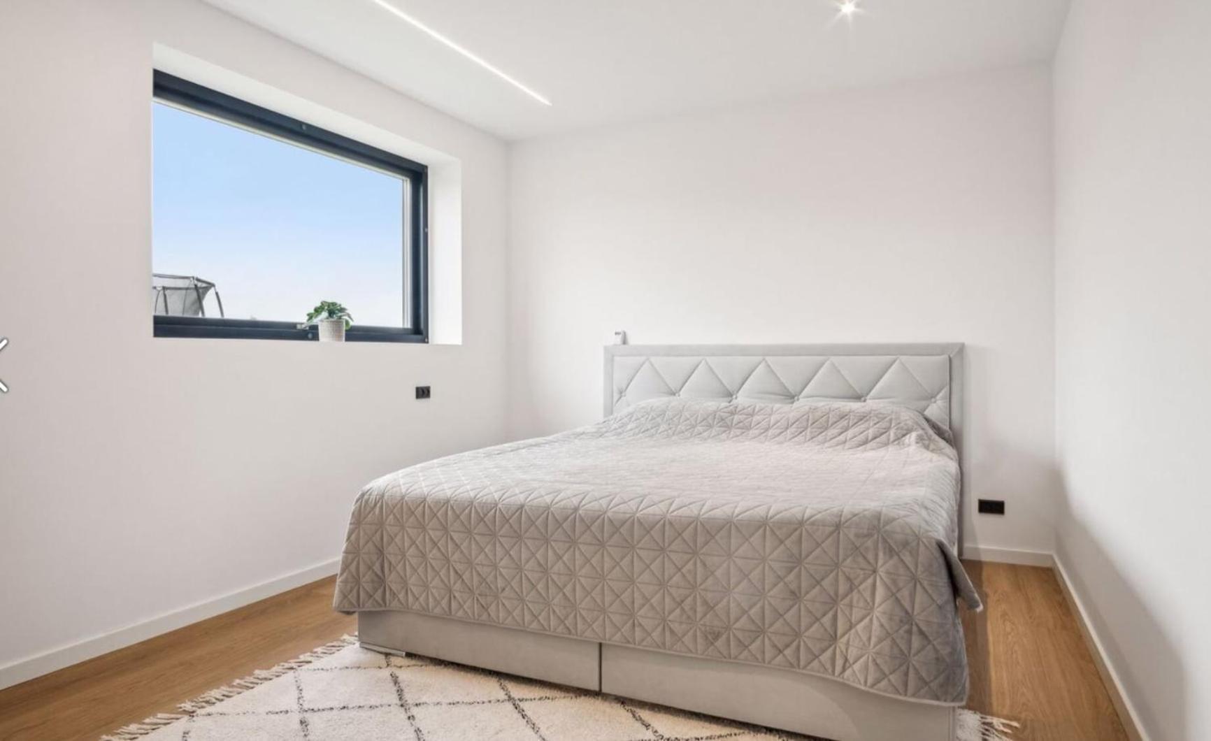 Bright, Quiet, Comfortable Room In A Luxury Home 호르센스 외부 사진